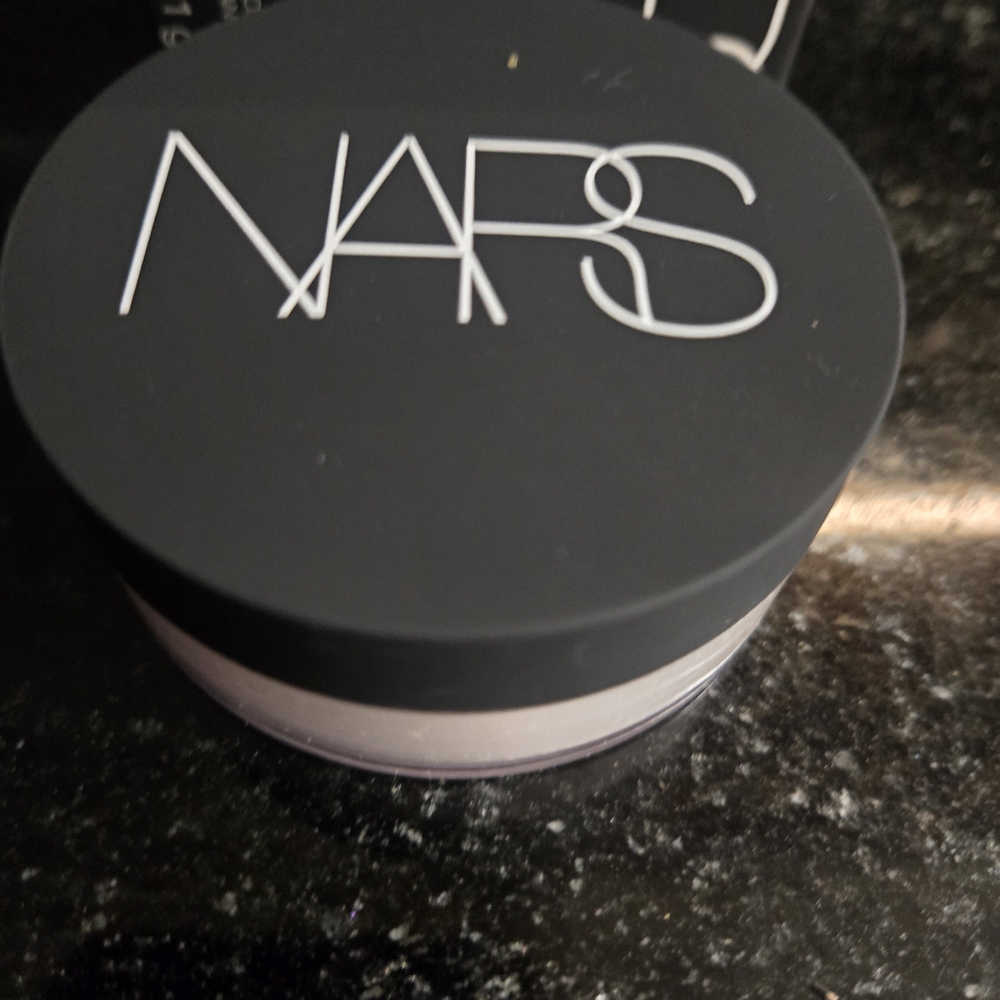 NARS Light Reflecting Setting Powder - Picture 3 of 3